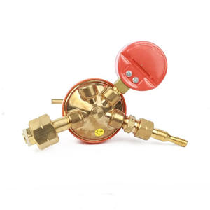 Réducteur de pression de propane DOKA, manuel et pneumatique, avec structure à diaphragme pour les fluides aqueux - Product Image 1