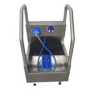 Laveuse industrielle de bottes à poste unique avec brosse de nettoyage de la tige, brosse à semelle et tuyau d'arrosage pour abattoirs