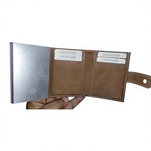Cartera Personalizada para Hombre BS INTERNATIONAL, Cuero Vacuno de Primera Calidad, Forro de Cuero Genuino, Diseño de Estrellas, Estilo Abierto - Product Image 3