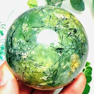 Vente en gros de sphères de préhnite de haute qualité, style bohème, pierre naturelle, pour une décoration intérieure unique et des cadeaux de vacances - Product Image 1