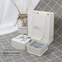Boîtes cadeaux carrées pour bijoux, en papier gris doublé, avec nœud et motif argenté en relief, pour bagues, boucles d'oreilles, colliers et bracelets