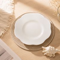 Piring Datar Bentuk Bunga Berlapis Kaca dari Porselen Putih Murni untuk Penggunaan di Rumah dan Restoran, Aman untuk Microwave, Desain Minimalis Modern.
