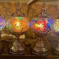 Lampe de table en verre turque artisanale à motifs romantiques, lampe en mosaïque de verre, lampe de table en mosaïque de verre, vente chaude à Marrakech