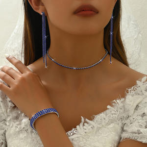 ขายส่งเครื่องประดับ JOMTY สำหรับผู้หญิง สไตล์โรแมนติกแบบยุโรปอเมริกัน แฟชั่นชุบเงินแท้  ทำจากโลหะผสมสังกะสี ประดับด้วยคริสตัล  ประกอบด้วยสร้อยคอ สร้อยข้อมือ และแหวน - Product Image 2