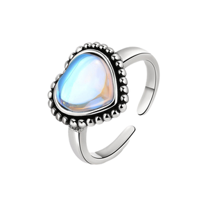 Anillo de Plata de Ley 925 Sólida con Forma de Corazón y Engaste de Bisel, Piedra Lunar Genuina, Hecho a Mano, Estilo Vintage Exótico para Mujer - Product Image 1