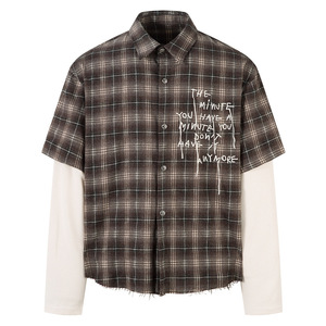 <span class=keywords><strong>Camicia</strong></span> a maniche corte da <span class=keywords><strong>uomo</strong></span> a <span class=keywords><strong>quadri</strong></span> marroni con sottocamicia a maniche lunghe in maglia waffle bianca, top streetwear con stampa di lettere e bottoni - Product Image 1