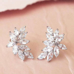 Boucles d'oreilles à fleurs en or rose E1490 avec strass en cristal pour femmes, port romantique au quotidien - Product Image 5