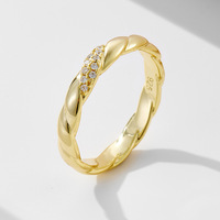 Bague torsadée classique en argent S925 plaqué or 18 carats avec zircon, bague empilable en argent sterling 925 avec zircon cubique tressé en forme de corde