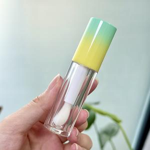 Nouveau Stock Emballage <span class=keywords><strong>De</strong></span> Maquillage En Plastique 6ml Mignon Gradient Top Couleur Grand Applicateur <span class=keywords><strong>Biche</strong></span> Pied Brillant À Lèvres Tube D'huile À Lèvres - Product Image 3