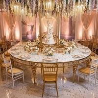 Table de mariage de luxe en acier inoxydable doré avec pendentifs en cristal, tables de banquet demi-lune pour la location d'événements