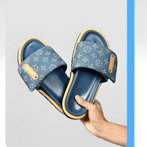 Zapatos de diseñador de alta calidad, sandalias planas de lujo, zapatos casuales para hombre, pantuflas de diseñador de moda y zapatos de playa - Product Image 2