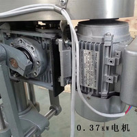 Machine de scellage semi-automatique à vis à tête cylindrique en aluminium, à commande manuelle, facile à utiliser pour les applications de capsulage alimentaire et chimique, garantie 1 an