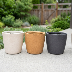 Pots à fleurs minimalistes en plastique beige, brun et gris pour plantes d'intérieur - Product Image 2