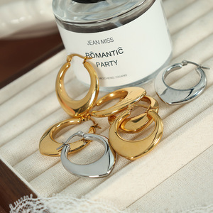 ต่างหูรูปตัวยูสแตนเลสสีทองเครื่องประดับปาร์ตี้แฟชั่นผู้หญิง - Product Image 4