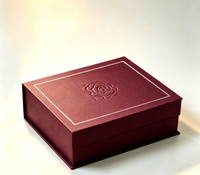 Boîte cadeau magnétique rigide de luxe personnalisée, boîte d'emballage en papier à couvercle à charnière avec gaufrage rose en relief pour bijoux, cosmétiques, cadeaux de fêtes