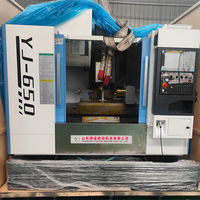 Centre d'usinage vertical haute précision VMC650 ATC de haute qualité avec système de commande CNC Fanuc et broche unique BT40