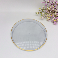 Pad de charge PS baroque rond clair de 13 pouces pour les mariages Design classique jante en or PP matériel Table restauration décoration d'événement