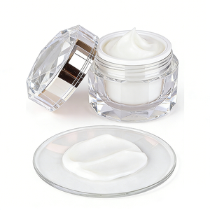 Crème apaisante personnalisée avec flacon et formule entièrement personnalisables - Product Image 6
