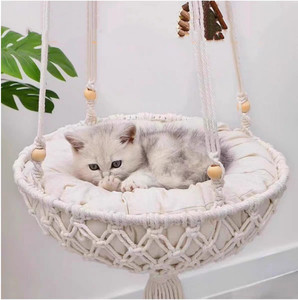 Hamaca Colgante <span class=keywords><strong>para</strong></span> Gatos de Macramé Tejida a Mano Estilo Boho, Cama Colgante de <span class=keywords><strong>Cuerda</strong></span> de Algodón, Columpio <span class=keywords><strong>para</strong></span> Mascotas, Percha <span class=keywords><strong>para</strong></span> Ventana de Gatos con Cojín de Terciopelo y Pelota de Juguete - Product Image 3
