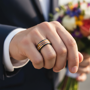 Anello in Carburo di Tungsteno Martellato 8mm, Intarsiato con Quercia e Corno di Cervo, Unisex, Ideale Come Regalo di Fidanzamento e Anniversario - Product Image 2