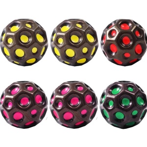 Balle creuse pour animaux de compagnie, jouet pour chiens et chats, avec fonction de nettoyage des dents agressif, durable et éco-responsable, vente en gros - Product Image 1