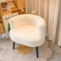 Canapé simple moderne nordique en laine d'agneau, coussin confortable, design stable, parfait pour le salon, la chambre, le café