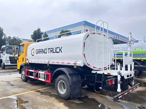 Camión cisterna HOWO para transporte de agua potable de 8-10 toneladas, camión rociador de agua para limpieza de carreteras - Product Image 3