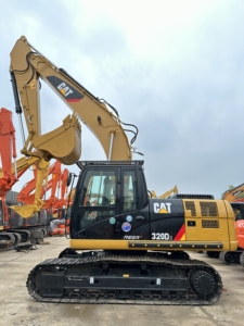 Machinerie de construction d'occasion exportée du Japon, excavatrice CAT320D à bas prix et de haute qualité, Caterpillar d'occasion CAT 320DL 330D2 en vente - Product Image 2