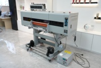 Imprimante d'étiquettes en cristal UV DTF XM A1, machine d'impression par transfert rouleau à rouleau pour bouteilles en plastique, verre, métal, design personnalisé