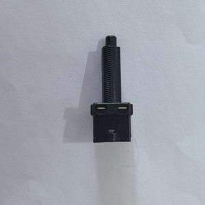 Interruptor de Freno Mercedes-Benz 82FB13480AA 1604918 para Vehículos de Trabajo Mediano, Pieza de Repuesto - Product Image 4