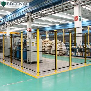 Barrière industrielle polyvalente à spécifications standard, clôture grillagée pour la séparation des zones robotisées en usine - Product Image 5