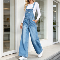 Salopette en jean bleu clair à jambes larges pour le week-end, tenue décontractée pour le brunch au café du matin