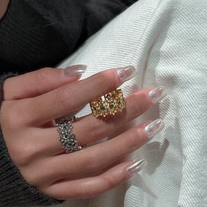 แหวนเงินแท้ S925 สไตล์โบราณ ประดับด้วยเซอร์โคเนียมสีเขียว ดีไซน์เรียบง่ายทันสมัย ลายเปิดเฉพาะกลุ่ม เครื่องประดับเบาๆ - Product Image 3