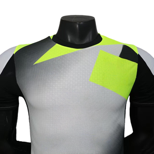 Uniformes sublimés de qualité professionnelle : maillots de football pour joueurs avec des designs personnalisés et une gestion supérieure de l'humidité - Product Image 3