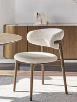 Chaises de salle à manger design nordique moderne minimaliste avec revêtement en daim et pieds en métal, structure en bois massif pour la maison et l'hôtellerie