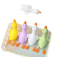 Jouet Squishy Canard à Remontée Lente, Balle Anti-Stress Mignonne en Forme d'Oie, Jouet Sensoriel Doux à Presser pour Soulager l'Anxiété pour Enfants et Adultes
