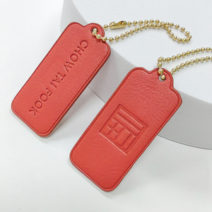 PU da nhãn bán buôn tùy chỉnh đôi logo dập nổi da treo thẻ với chuỗi bóng - Product Image 4