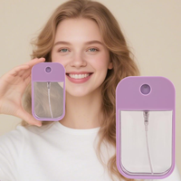 Vente flash Vaporisateur de poche en plastique 40 ml en forme de carte Vaporisateur d'eau pour les mains Désinfectant pour les mains Vaporisateur de parfum de poche en forme de carte de crédit