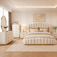 Ensemble de meubles de chambre à coucher moderne en bois massif capitonné avec lit king-size, commode convertible, armoire et hauteur réglable au design contemporain