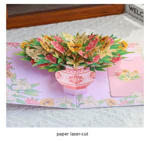 Nouvelle conception de carte de vœux 3D pop-up pour la fête des mères avec des fleurs de tournesol et de lys, impression UV et estampage doré pour maman et professeur - Product Image 4