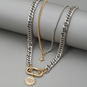 Collier de clavicule classique bicolore pour femme, style européen de luxe, plaqué or, avec grande boucle personnalisée en forme de papillon - Product Image 1