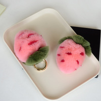 Porte-clés Pompon en Peluche de Lapin Rex Doux et Moelleux, Breloque Fraise Adorable pour Filles, Accessoire de Sac à Main et Porte-clés Thème Fruits