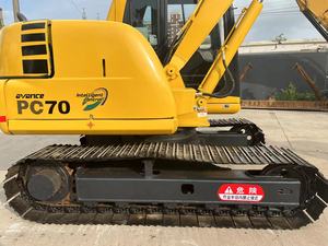 Excavatrice KOMATSU PC70 avec godet de terrassement d'une capacité de 0,2 m³, poids opérationnel de 7 tonnes, moteur Cummins, équipement de construction d'occasion - Product Image 4