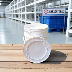 Seau en plastique de style américain de 25 L avec bouchon à vis pour le stockage de produits chimiques et l'emballage pour le transport maritime - Product Image 1