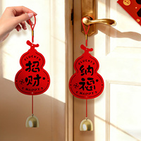 Décoration suspendue en tissu non tissé rouge en forme de gourde avec clochette pour la décoration intérieure et les décorations de pendaison de crémaillère
