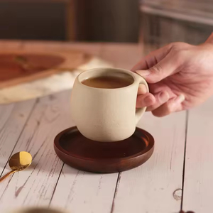 ชุดกาแฟเซรามิคทำมือสไตล์เรโทร พร้อมจานรองและช้อน หลายสี ใช้กับเครื่องล้างจานและไมโครเวฟได้ ของขวัญต้อนรับเปิดเทอม - Product Image 4