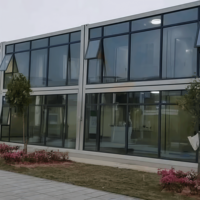 Maison Conteneur Moderne et Lumineuse avec Mur Rideau en Verre, 20 pieds, en Kit Plat, pour Hôtels de Vacances, Cabines et Maisons Préfabriquées