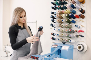 Hilo <span class=keywords><strong>de</strong></span> bordado 108D 120D <span class=keywords><strong>de</strong></span> alta tecnología <span class=keywords><strong>de</strong></span> 5000m, colores del arco iris <span class=keywords><strong>de</strong></span> 5000M para costura <span class=keywords><strong>de</strong></span> máquina <span class=keywords><strong>de</strong></span> ordenador para <span class=keywords><strong>punto</strong></span> <span class=keywords><strong>de</strong></span> <span class=keywords><strong>cruz</strong></span> en tela - Product Image 6