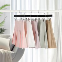 Cintres en bois de haute qualité avec pinces antidérapantes pour jupes, jeans, pantalons et robes