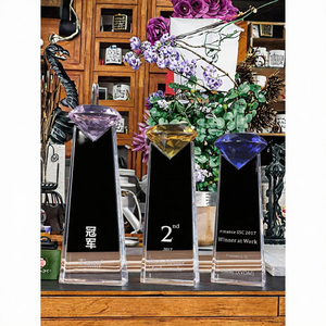 Großhandel Hochwertiger Diamant-Trophäen K9 Kristall Graviertes Kreuz-Thema Pokal Ermutigungs-Souvenir - Product Image 5